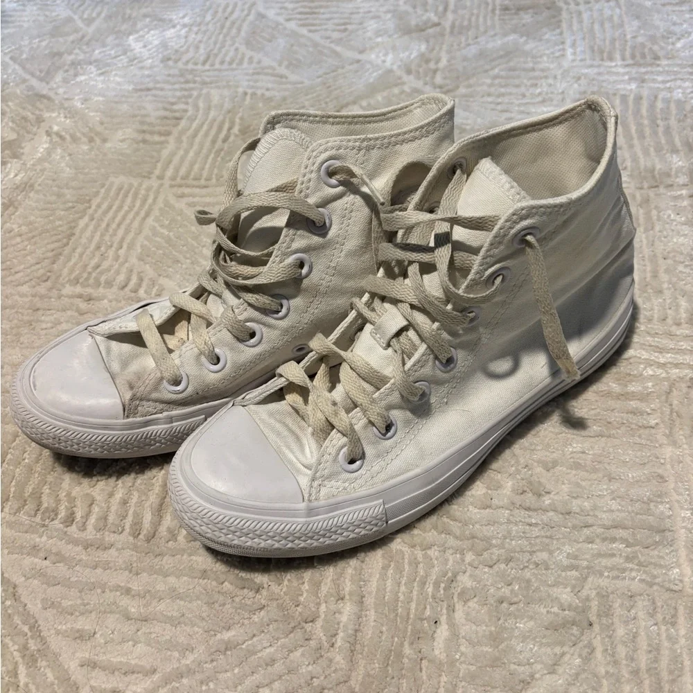 Converse - Picture 2 of 4